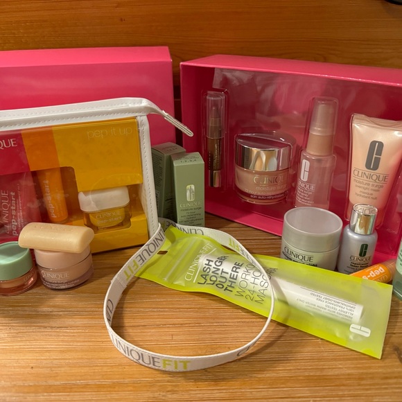 Clinique Bundle - Picture 3 of 5